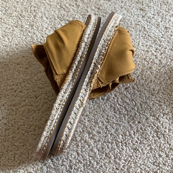 Universal Thread Sandals - Picture 3 of 6